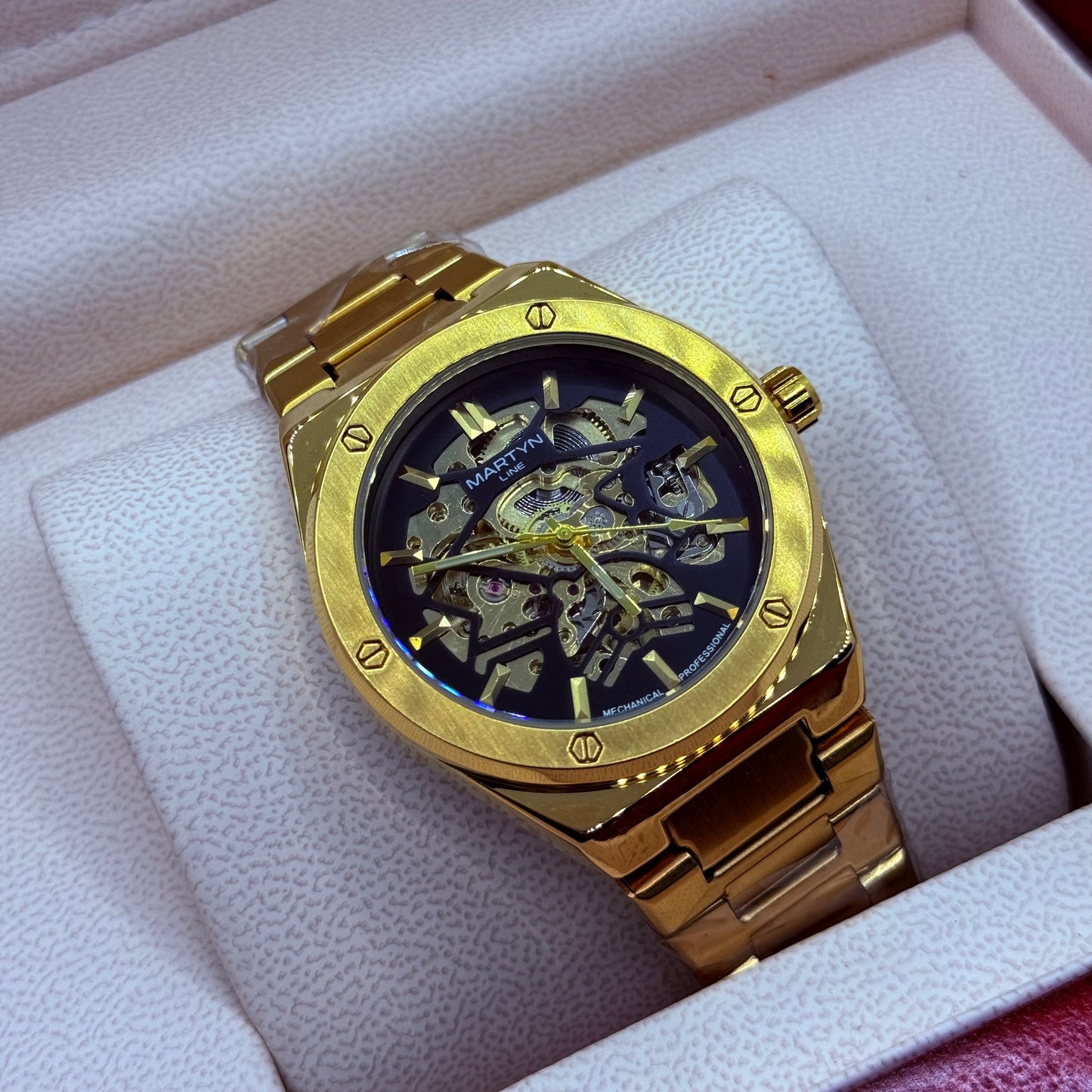 Automatic skeleton dial with golden chain